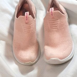 Girls/Youth Size 13 Skechers slip on light pink with gold metallic threads